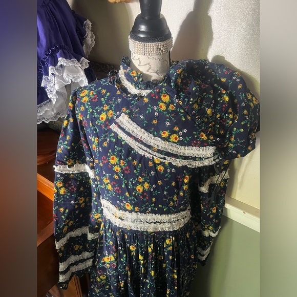 💙Rare Vintage Handmade Blue Calico Cottagecore Prairie Dress Matching Bonnet - Picture 3 of 9